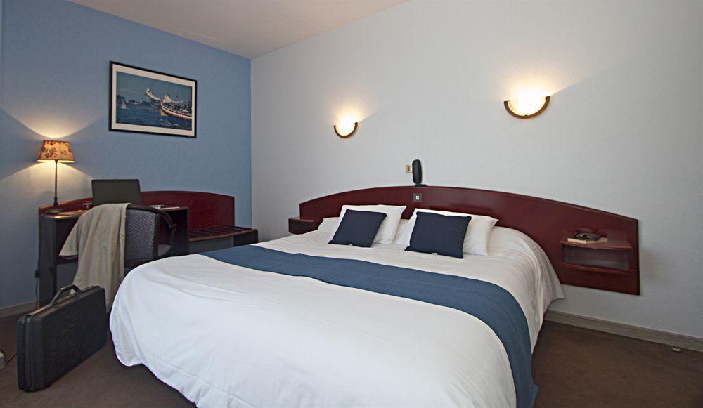 Hotel Le Ty-Lann Saint-Avé エクステリア 写真