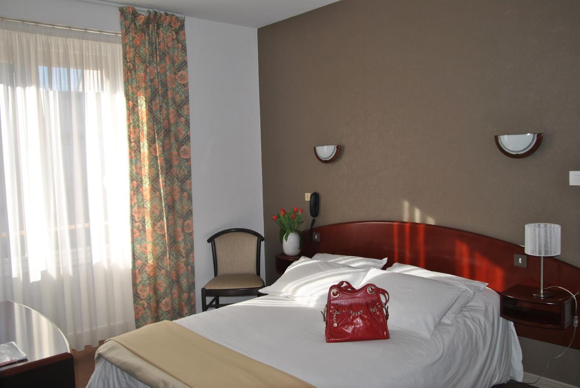 Hotel Le Ty-Lann Saint-Avé エクステリア 写真